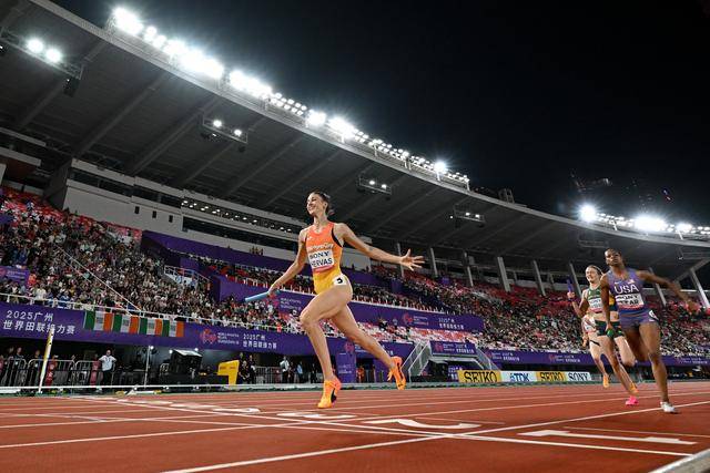 世界接力赛:西班牙队获女子4x400米接力冠军