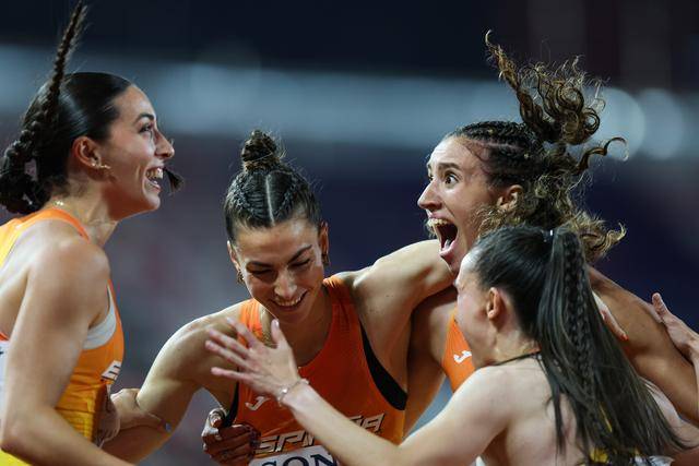 世界接力赛:西班牙队获女子4x400米接力冠军