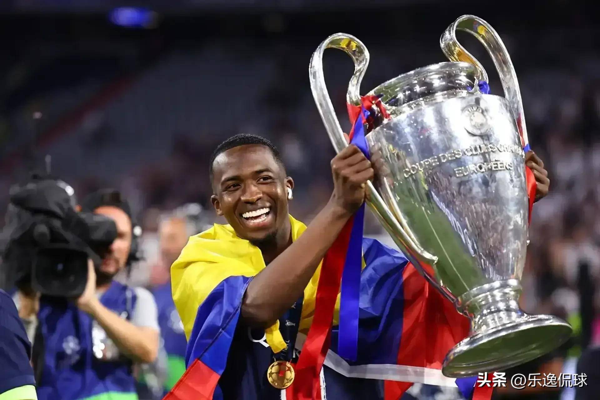 法兰克福赚翻了,球星与豪门栽惨了:天价引援的法兰克福诅咒