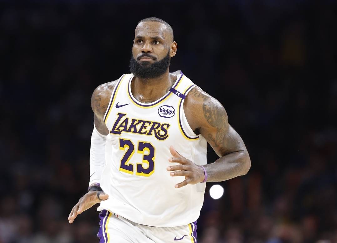 又有同行歌颂詹姆斯！包括麦克米兰、比斯利、马克西、A史密斯等！