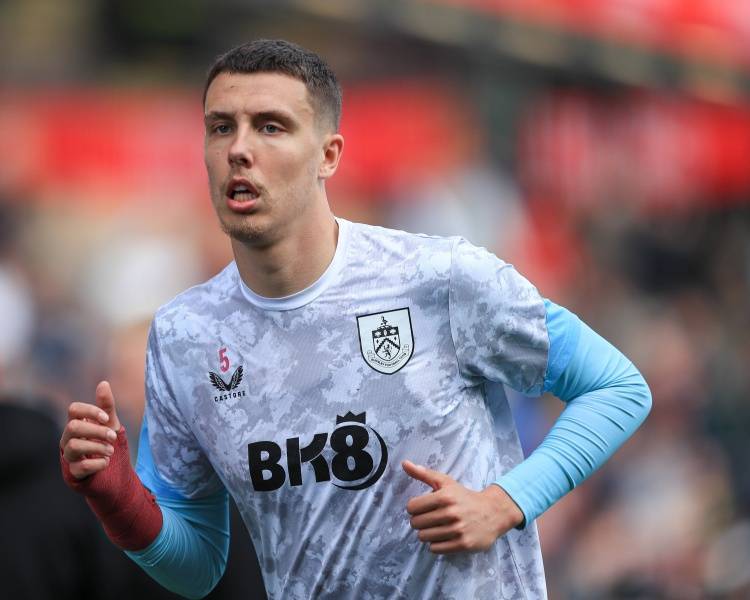 天空:伯恩利将与23岁中卫艾斯特福涨薪续约