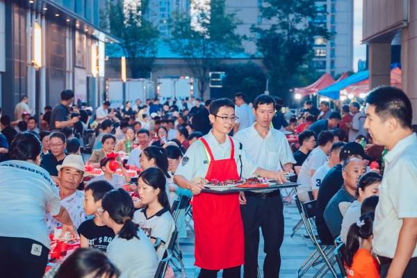 伏羊盛宴遇苏超激情 徐州万科34社区燃动今夏邻里情