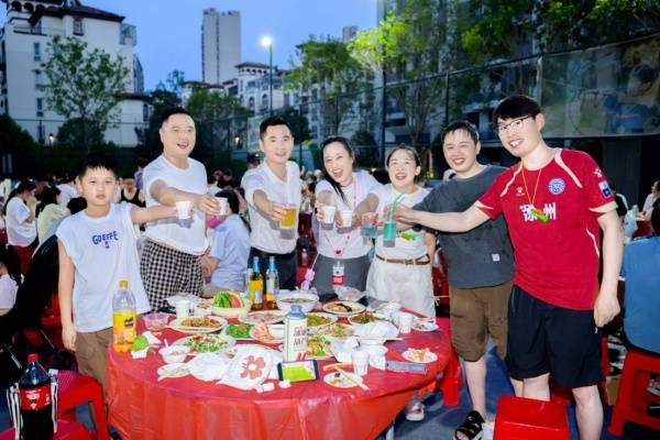 伏羊盛宴遇苏超激情 徐州万科34社区燃动今夏邻里情