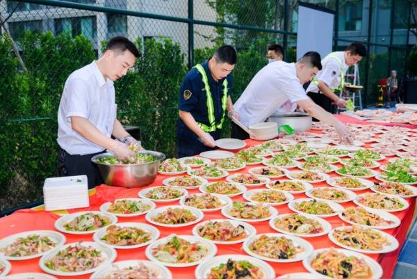 伏羊盛宴遇苏超激情 徐州万科34社区燃动今夏邻里情