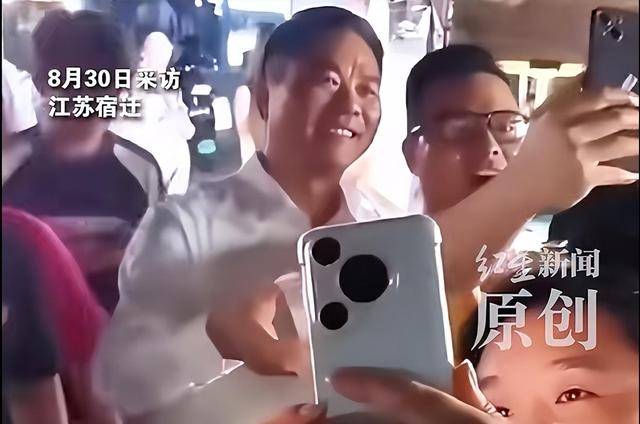 刘强东现身苏超赛场