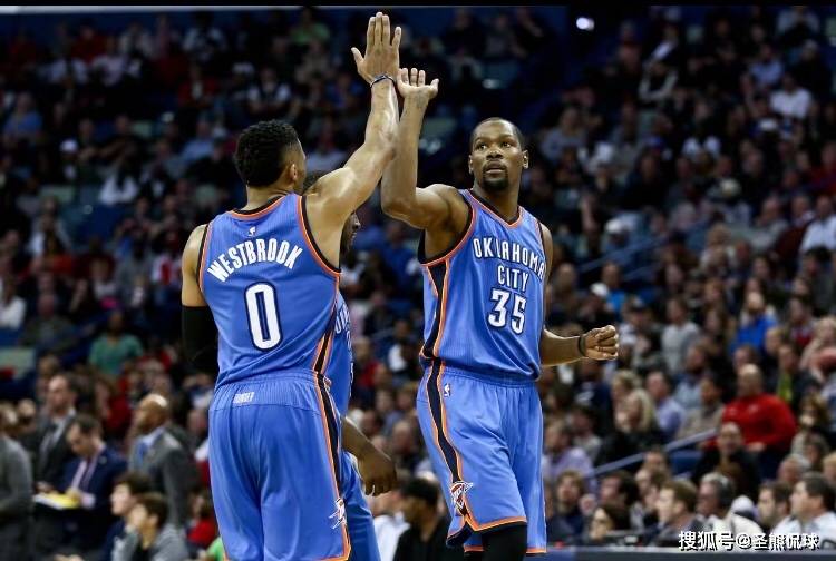 杜兰特为了阻挡威少加盟火箭队,正在积极招募西蒙斯