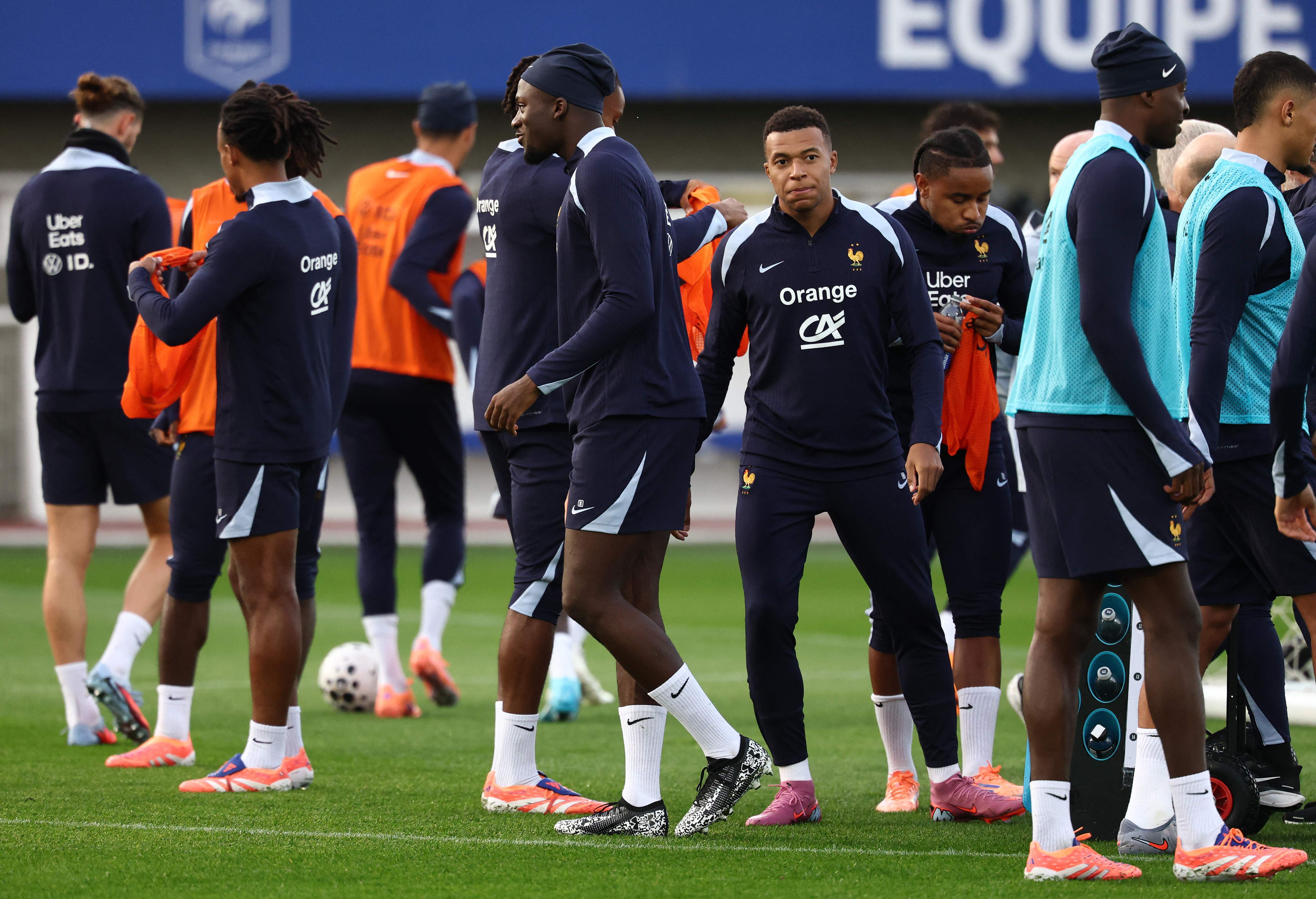 (外代二线)足球——世预赛:法国队备战