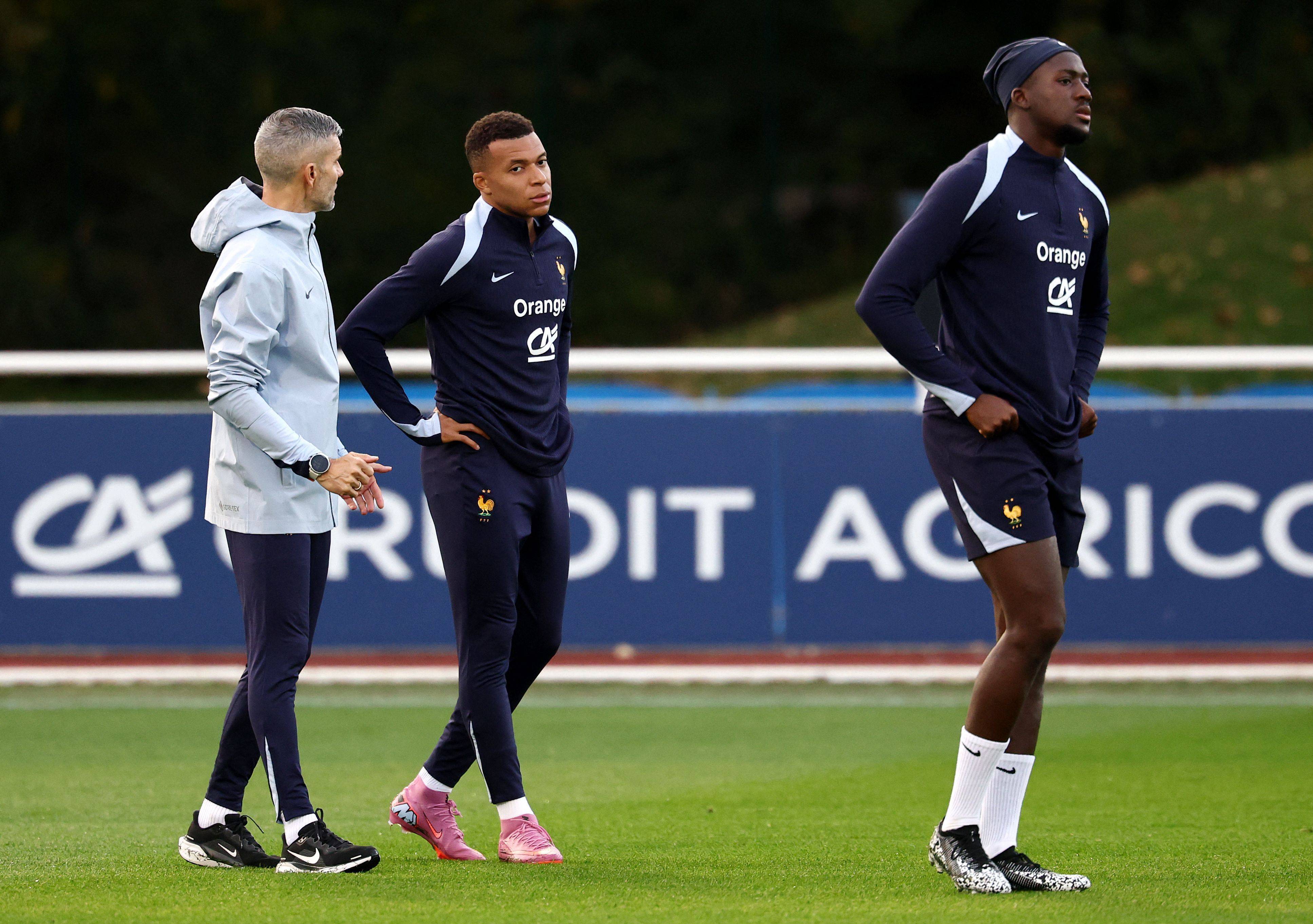 (外代二线)足球——世预赛:法国队备战