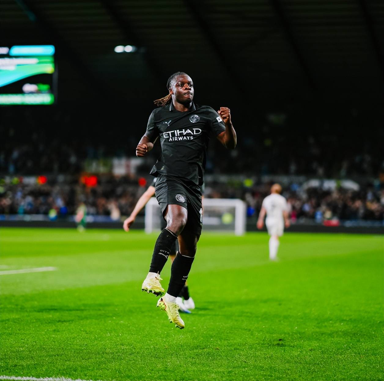 豪门悲喜夜:利物浦0-3出局7场6负 阿森纳2-0迎8连胜 曼城3-1逆转