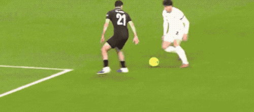 豪门悲喜夜:利物浦0-3出局7场6负 阿森纳2-0迎8连胜 曼城3-1逆转